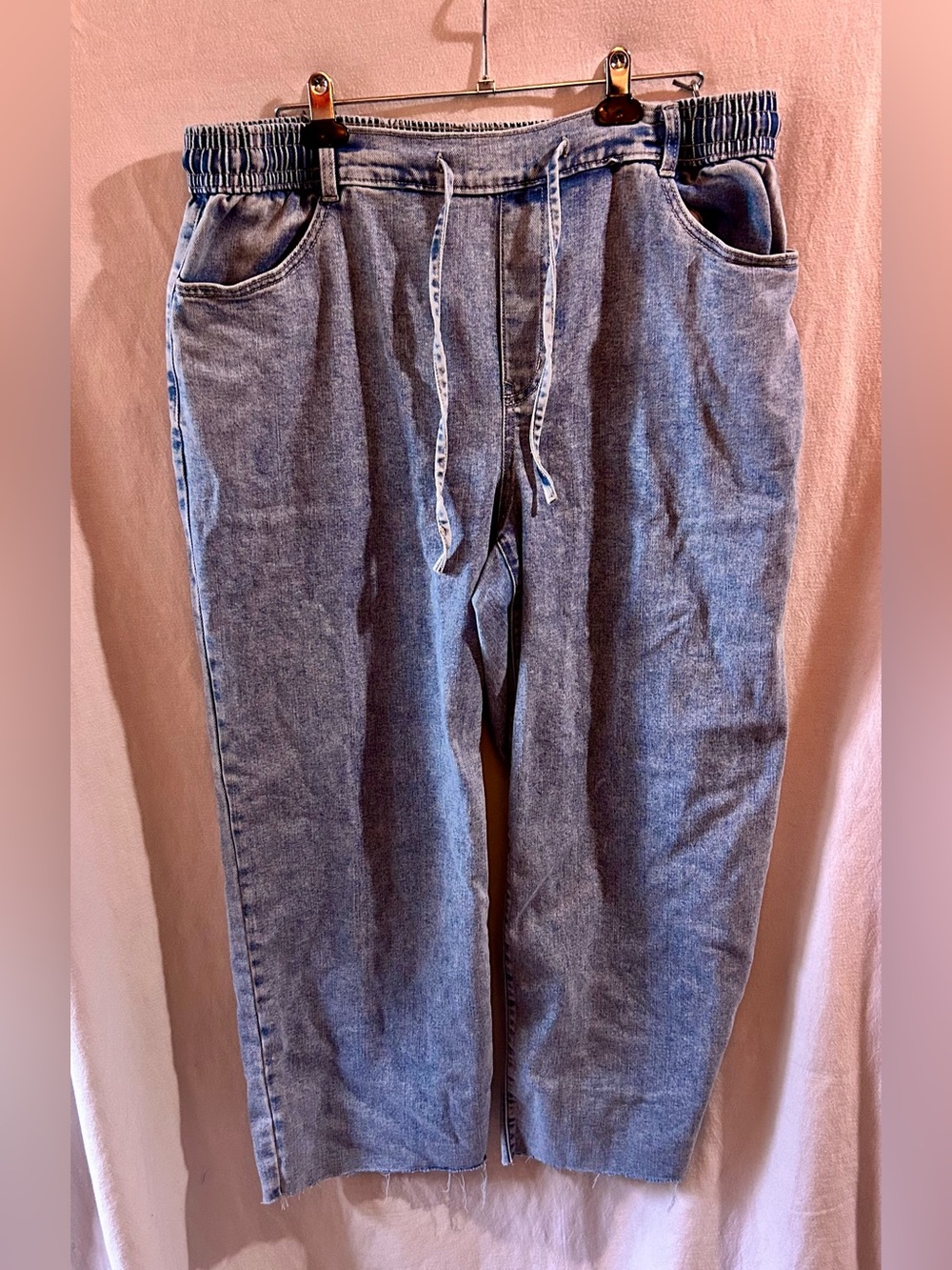 Ava & Viv 17 Light Wash Pull On Jeans Cropped Raw Hem Drawstring Elastic Waist